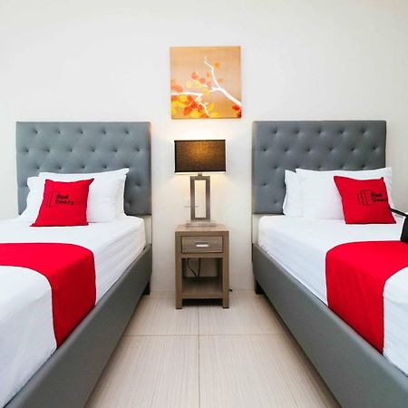 Hotel Reddoorz Premium @ Sampaloc Makati Makati City Esterno foto
