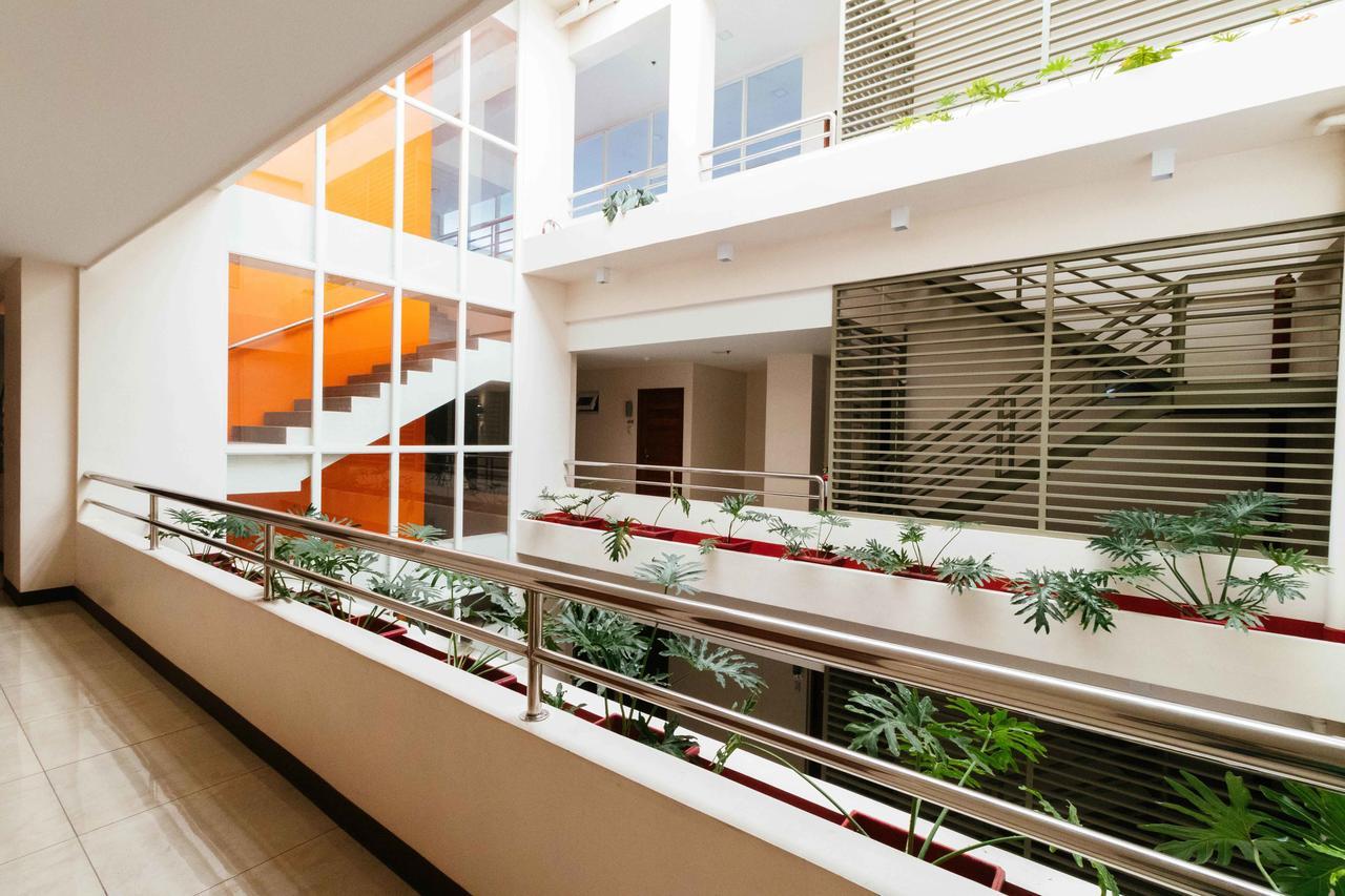 Hotel Reddoorz Premium @ Sampaloc Makati Makati City Esterno foto