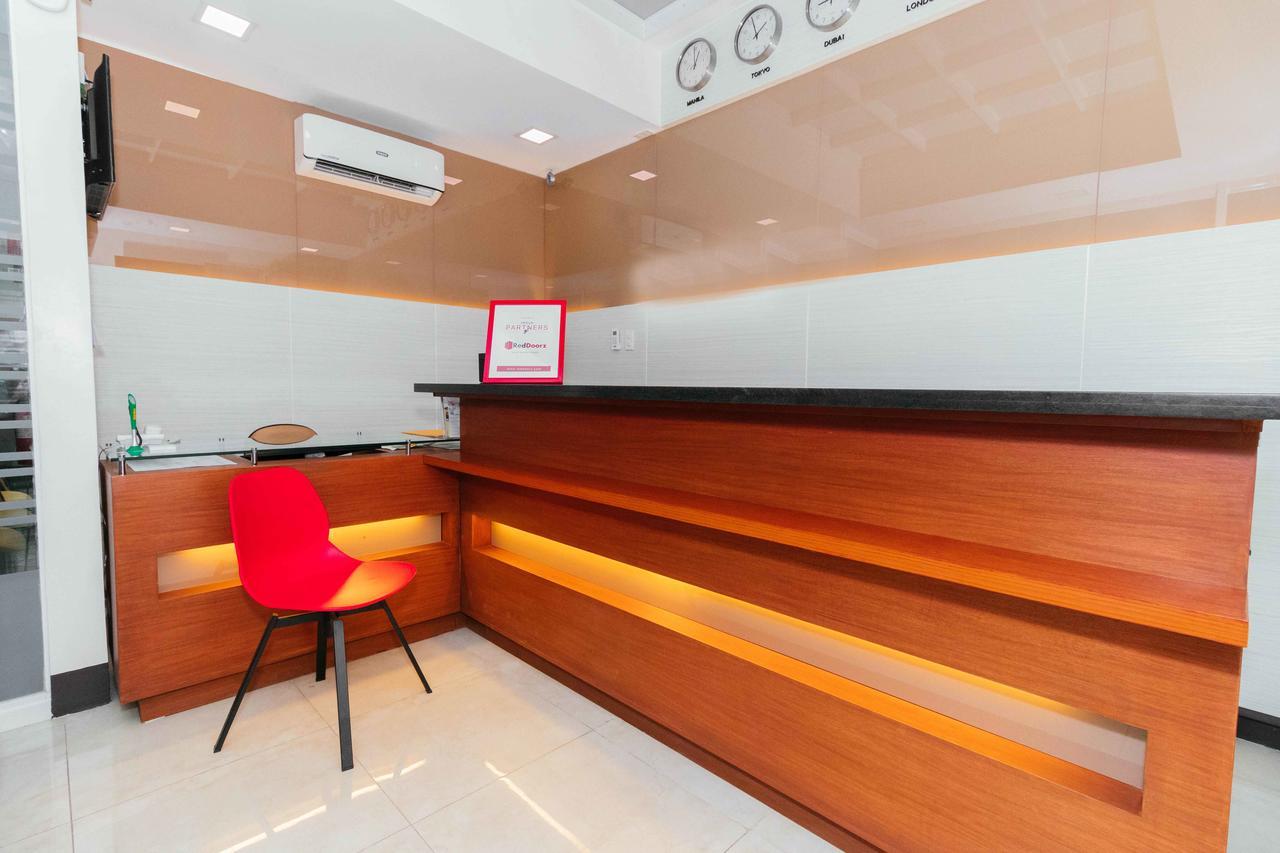 Hotel Reddoorz Premium @ Sampaloc Makati Makati City Esterno foto