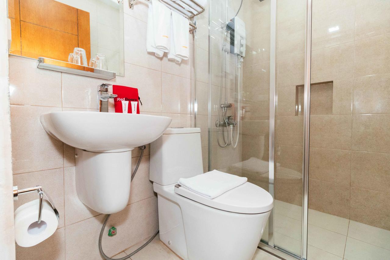 Hotel Reddoorz Premium @ Sampaloc Makati Makati City Esterno foto