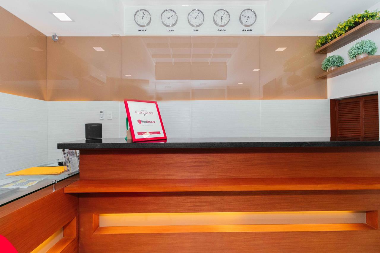 Hotel Reddoorz Premium @ Sampaloc Makati Makati City Esterno foto