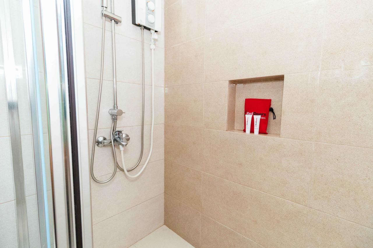 Hotel Reddoorz Premium @ Sampaloc Makati Makati City Esterno foto