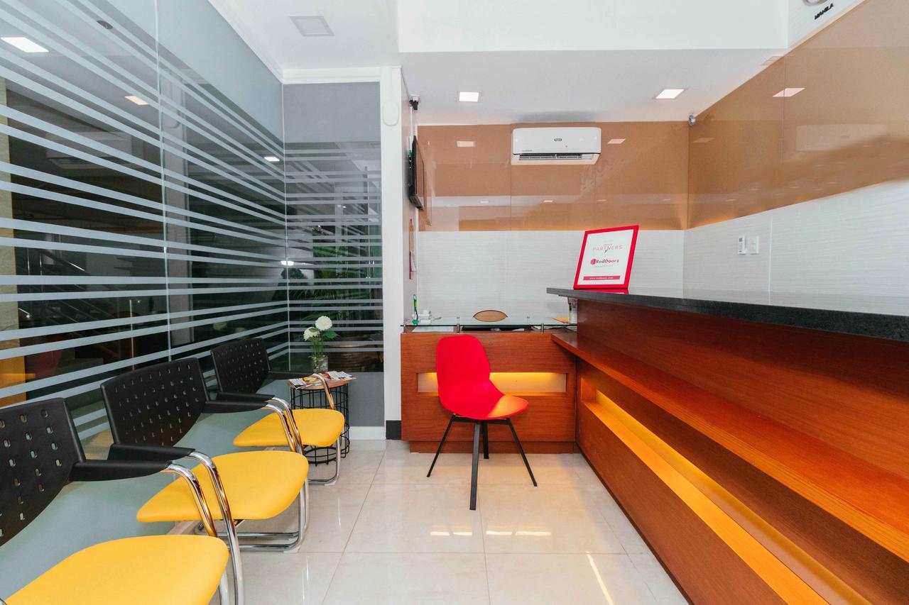 Hotel Reddoorz Premium @ Sampaloc Makati Makati City Esterno foto
