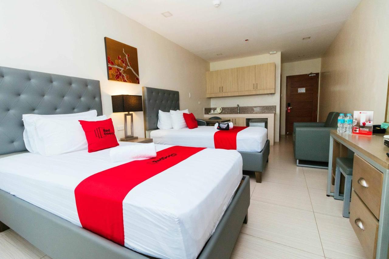 Hotel Reddoorz Premium @ Sampaloc Makati Makati City Esterno foto