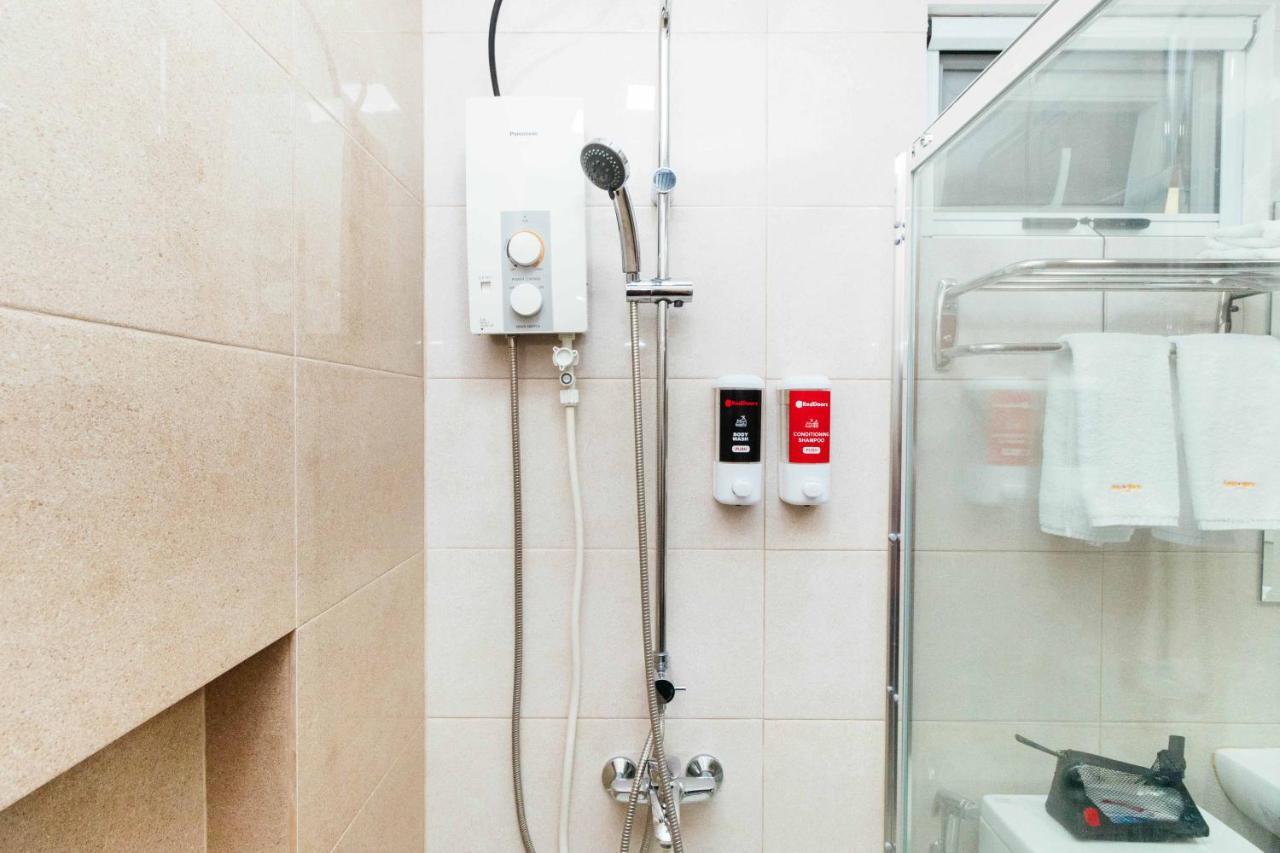 Hotel Reddoorz Premium @ Sampaloc Makati Makati City Esterno foto