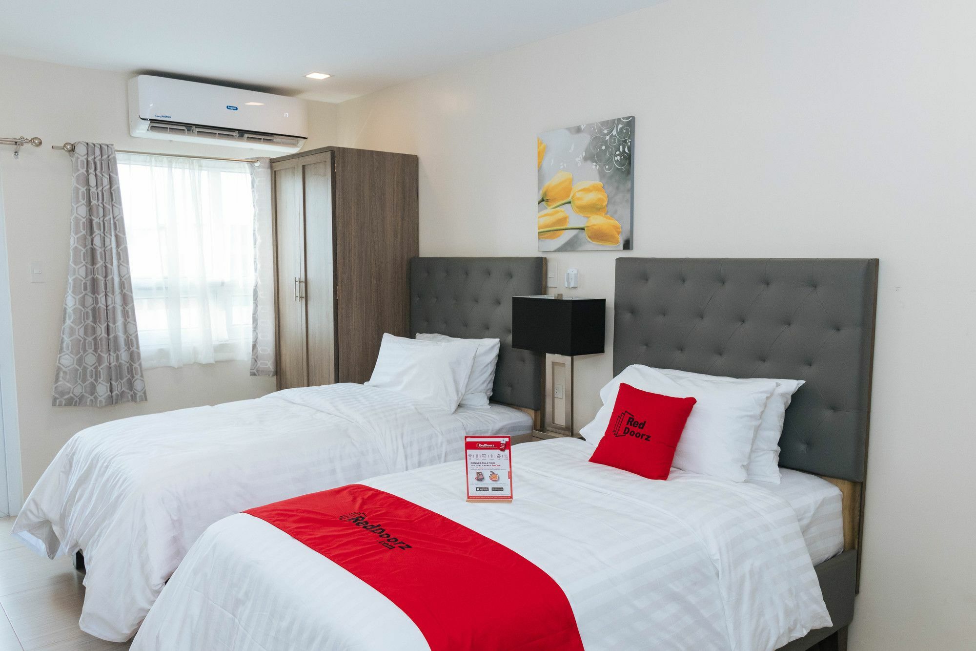 Hotel Reddoorz Premium @ Sampaloc Makati Makati City Esterno foto