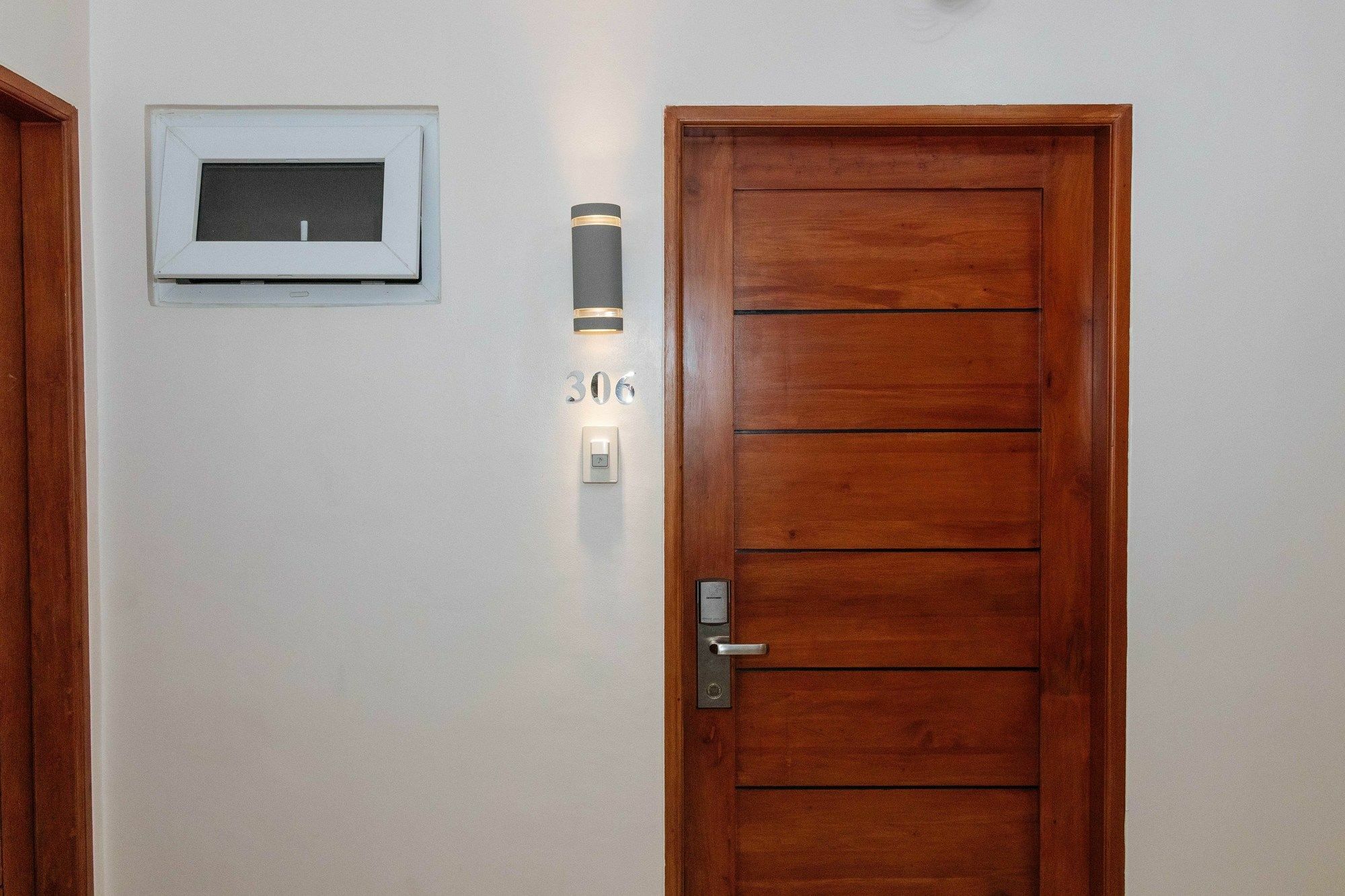 Hotel Reddoorz Premium @ Sampaloc Makati Makati City Esterno foto