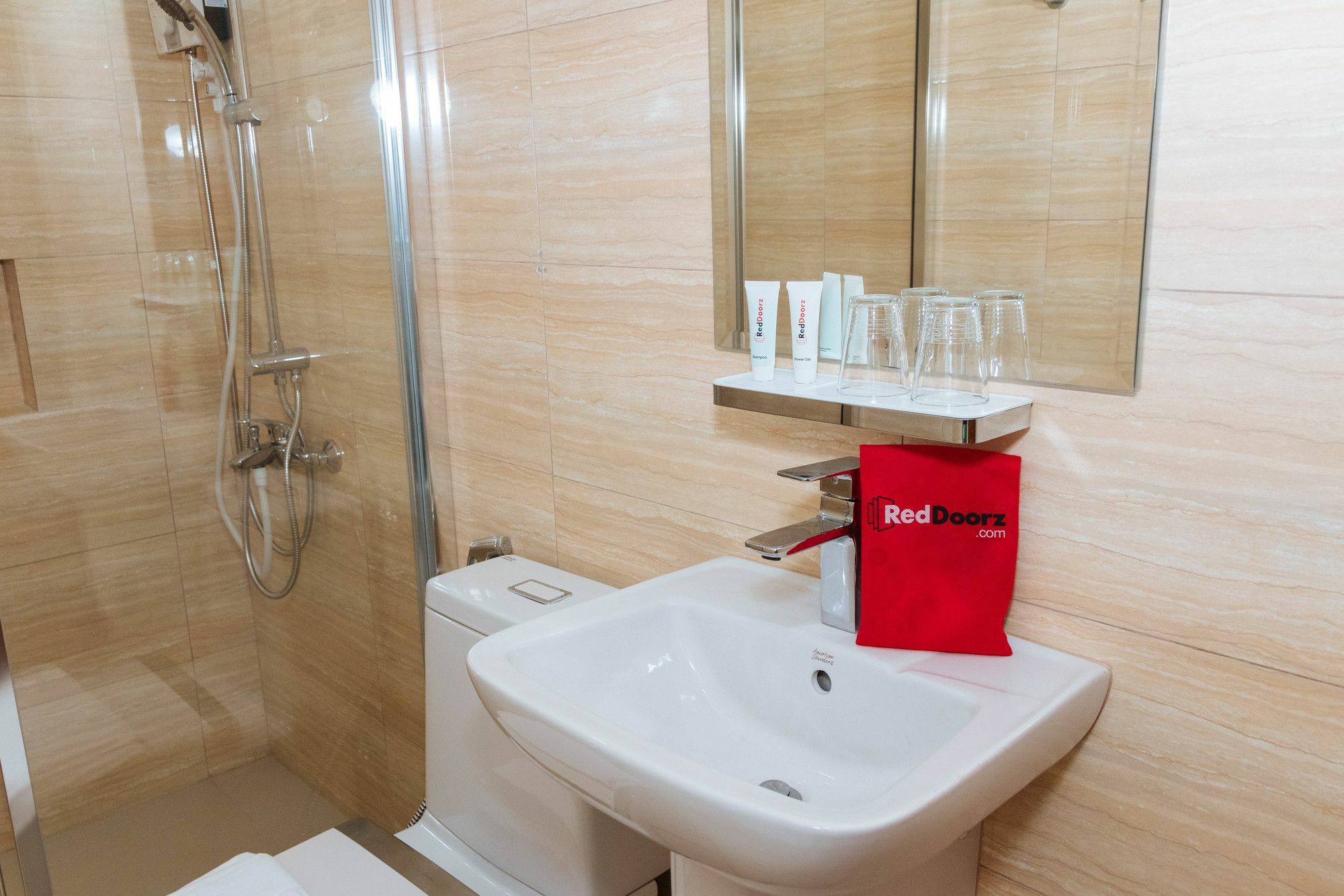 Hotel Reddoorz Premium @ Sampaloc Makati Makati City Esterno foto