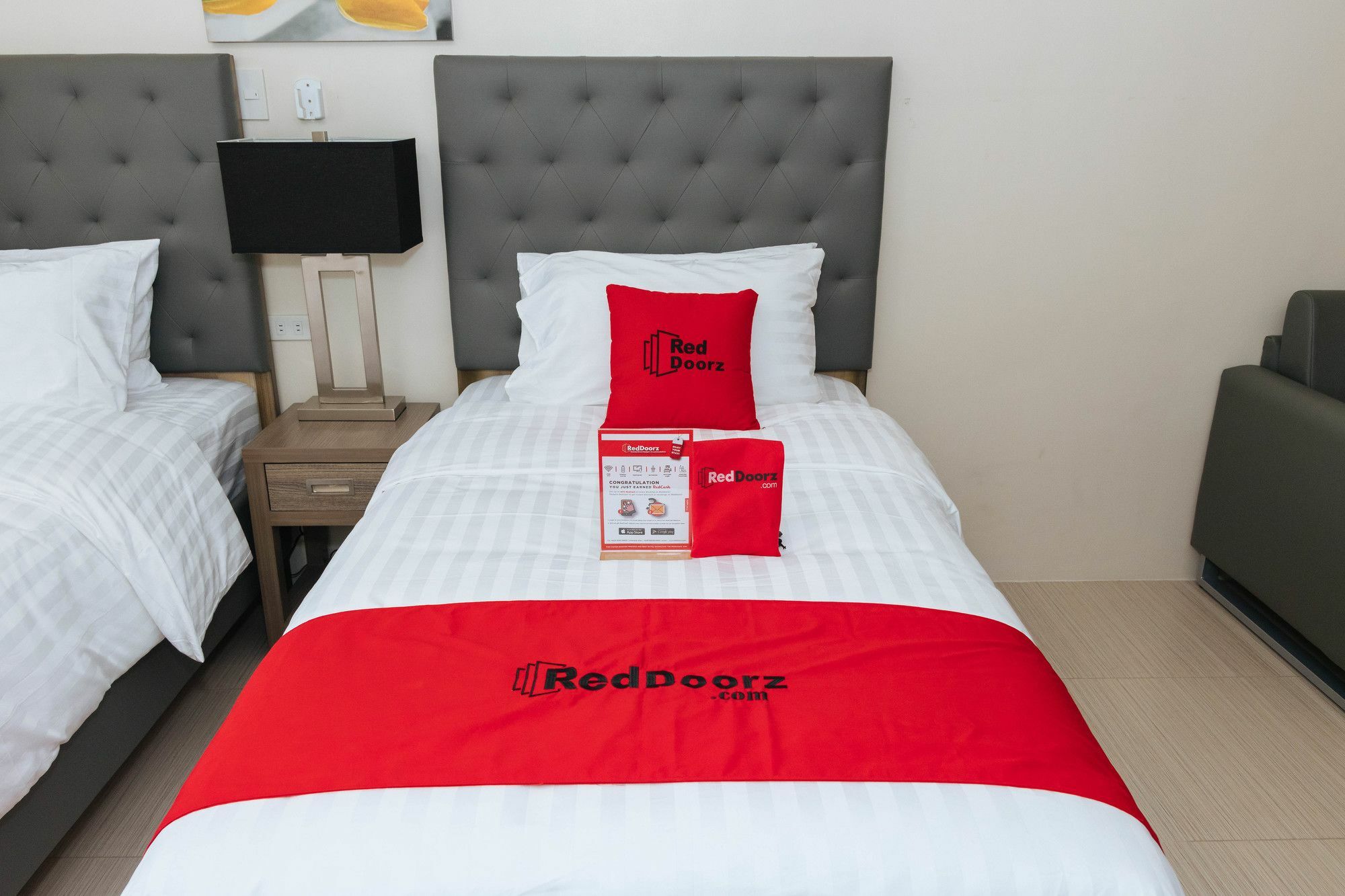 Hotel Reddoorz Premium @ Sampaloc Makati Makati City Esterno foto