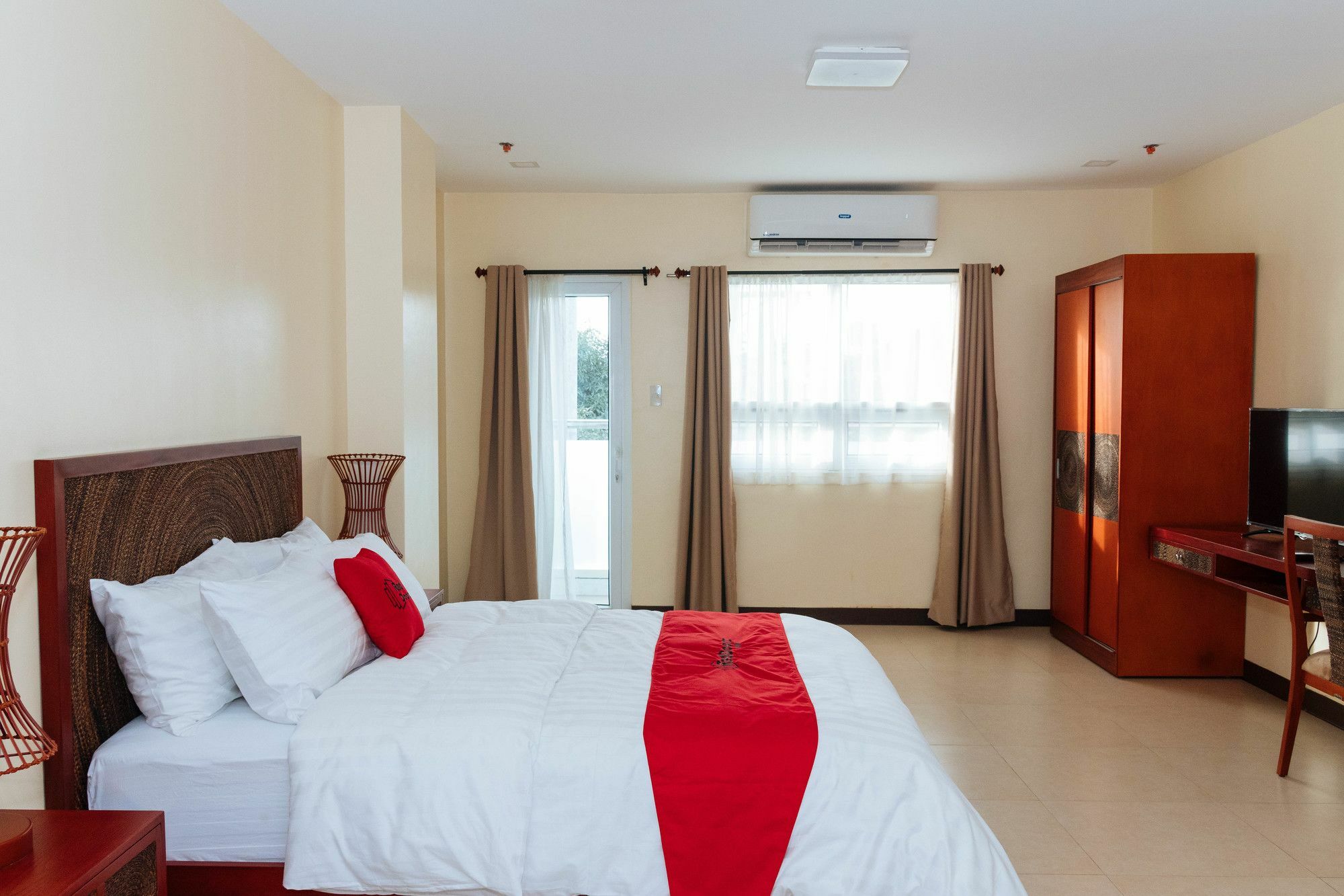Hotel Reddoorz Premium @ Sampaloc Makati Makati City Esterno foto