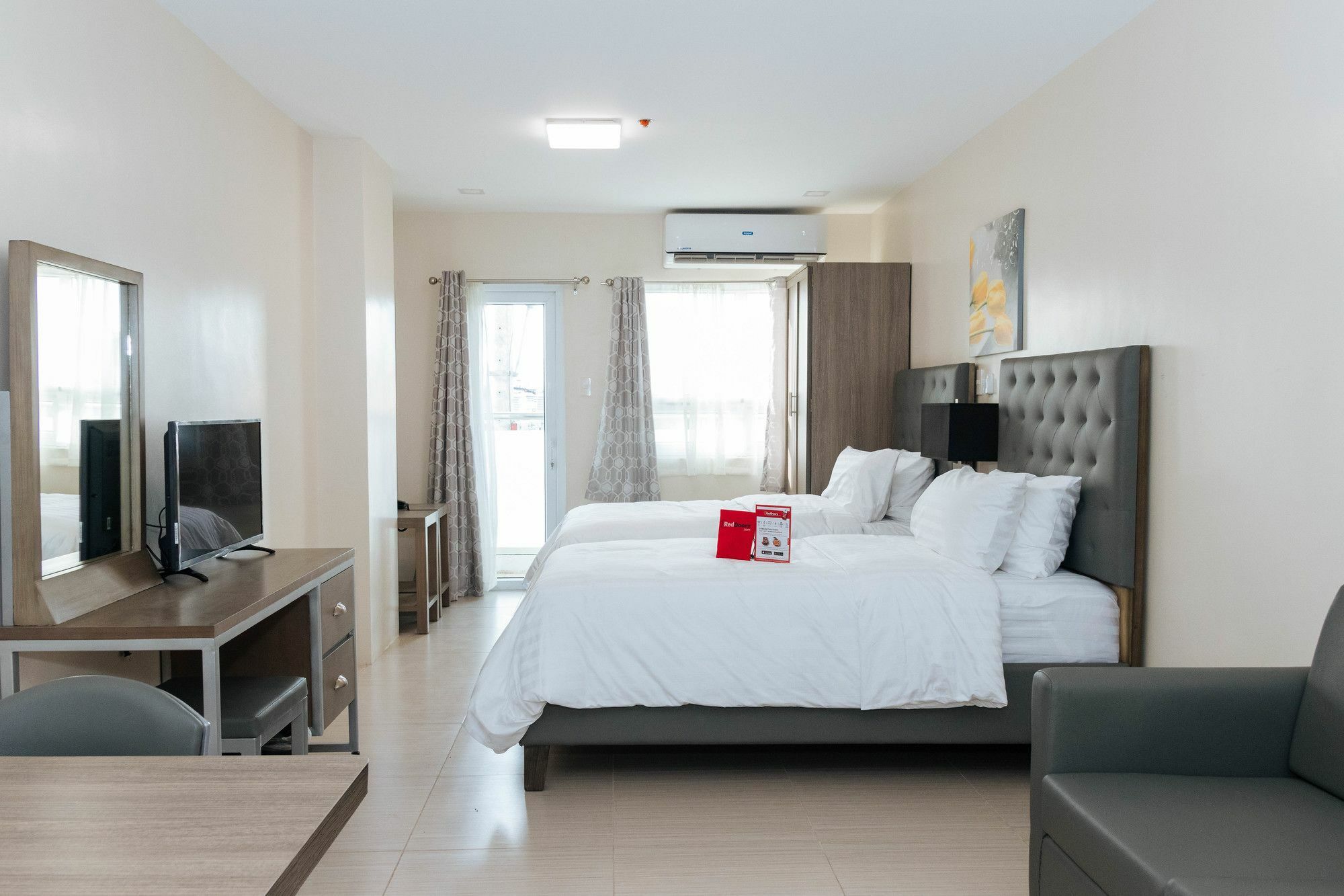 Hotel Reddoorz Premium @ Sampaloc Makati Makati City Esterno foto