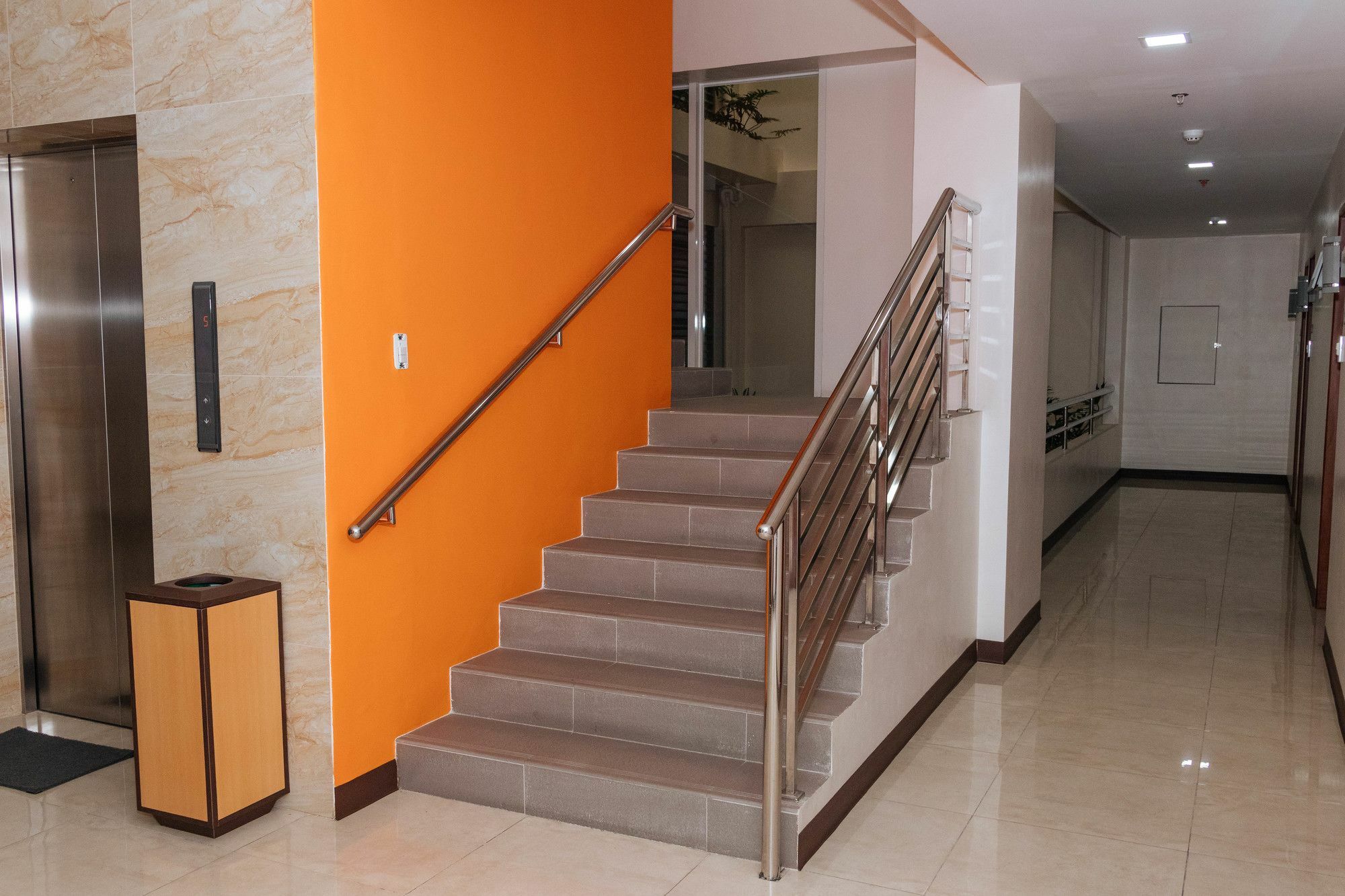 Hotel Reddoorz Premium @ Sampaloc Makati Makati City Esterno foto